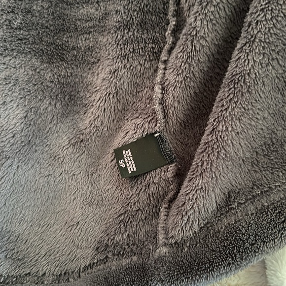 Victoria secret mid length plush robe size small - Picture 4 of 6